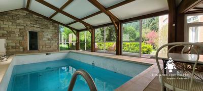 Maison - 299 m² - 14 pièces