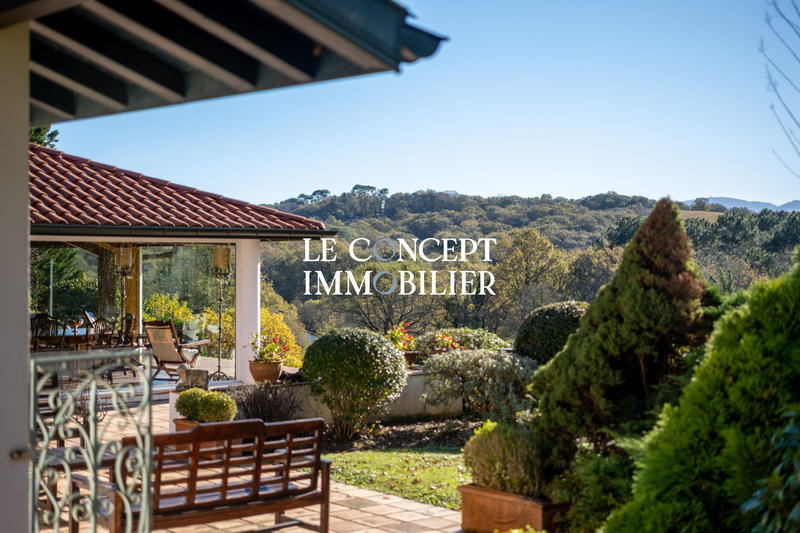 Maison - 300 m² - 10 pièces