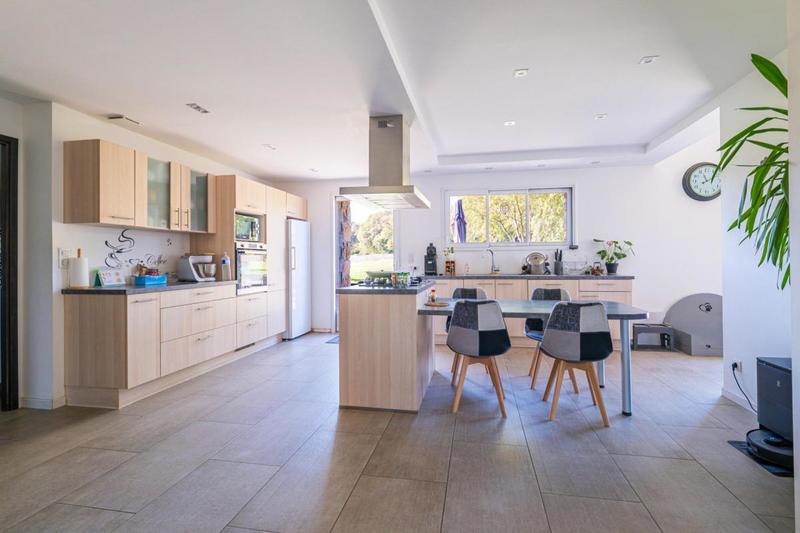 Maison en pierre - 224 m² - 6 pièces