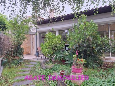 Maison - 207 m² - 7 pièces