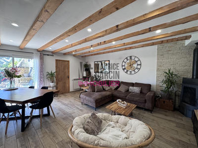 Maison - 202 m² - 9 pièces