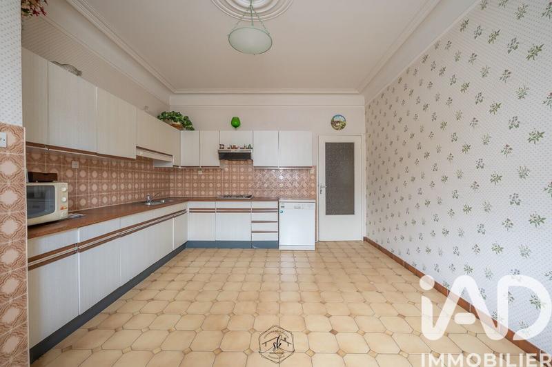 Maison - 252 m² - 8 pièces