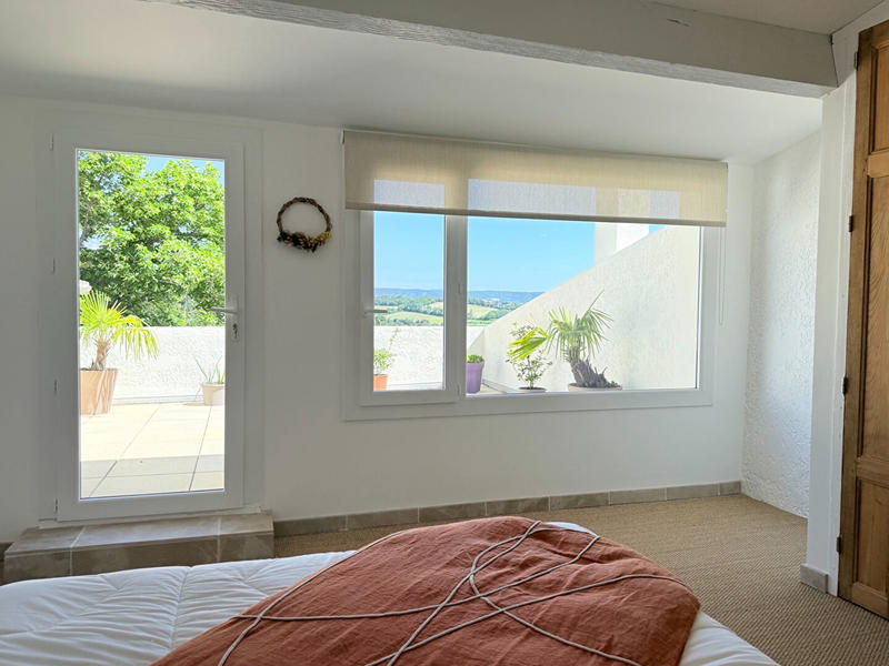 Maison - 238 m² - 9 pièces