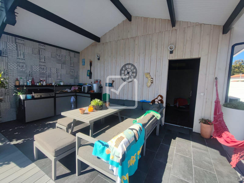 Propriété - 228 m² - 8 pièces