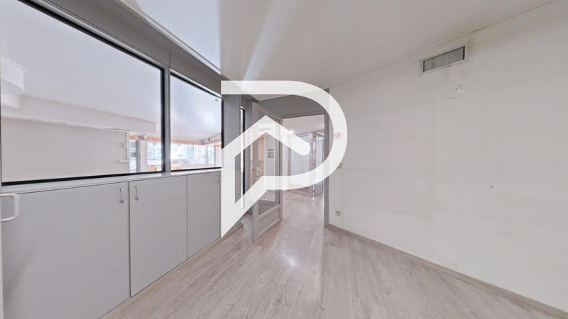 Local commercial - 303 m²