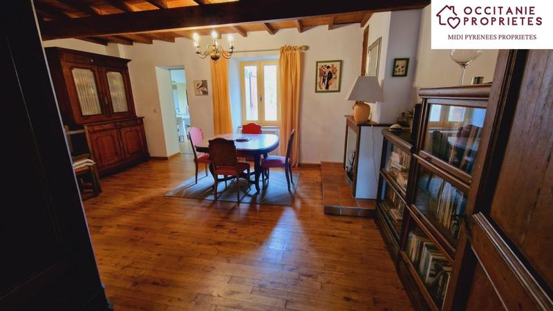 Propriété - 223 m² - 10 pièces