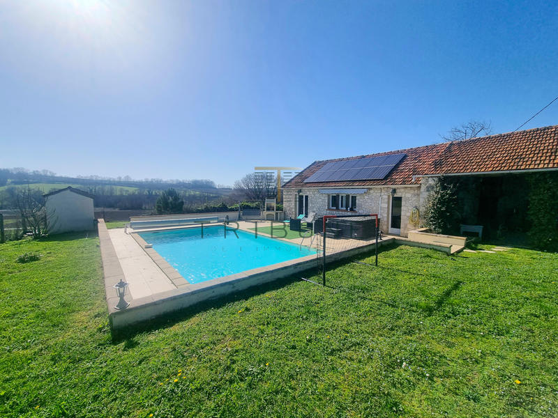 Maison - 210 m² - 6 pièces