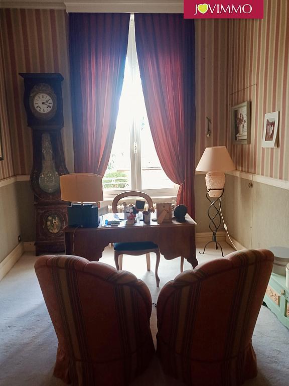 Maison - 285 m² - 9 pièces