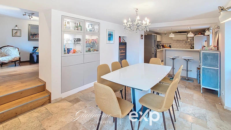 Maison traditionnelle - 192 m² - 7 pièces