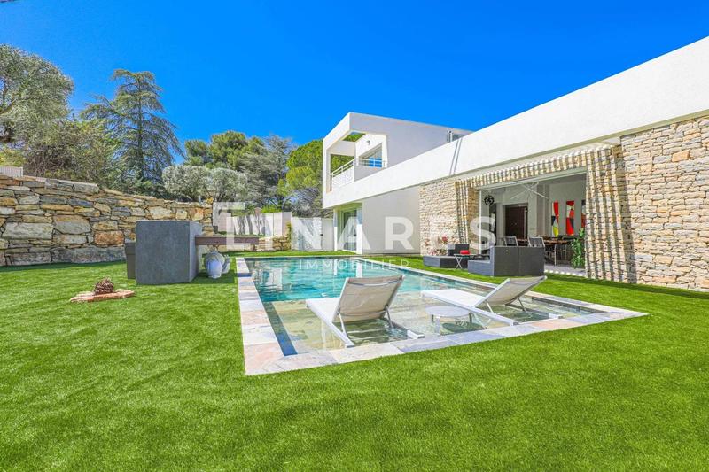 Maison - 280 m² - 4 pièces