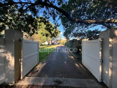 Propriété - 400 m² - 10 pièces