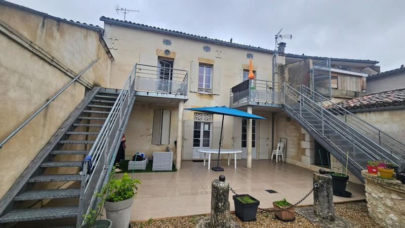 Maison - 276 m² - 10 pièces