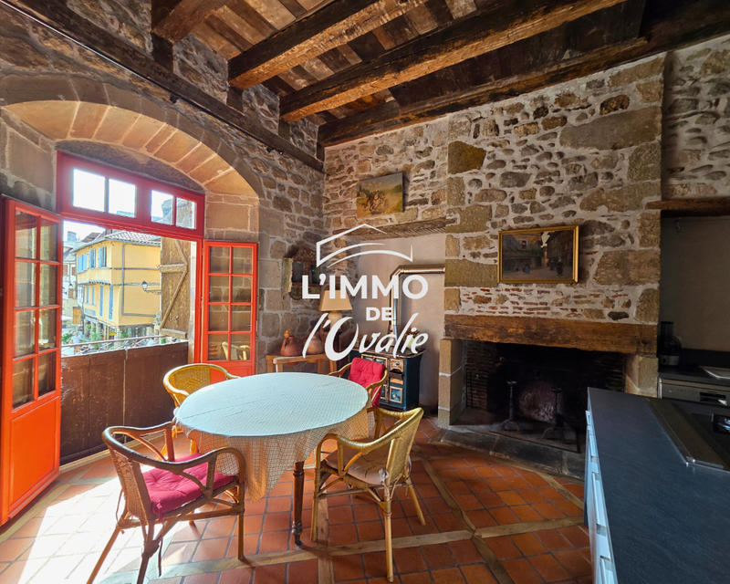 Maison - 300 m² - 16 pièces