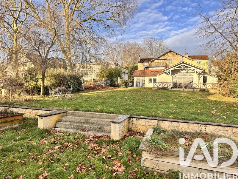 Loft - 243 m² - 8 pièces