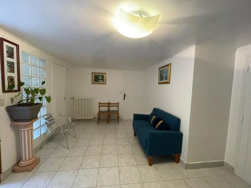 Maison - 255 m² - 9 pièces