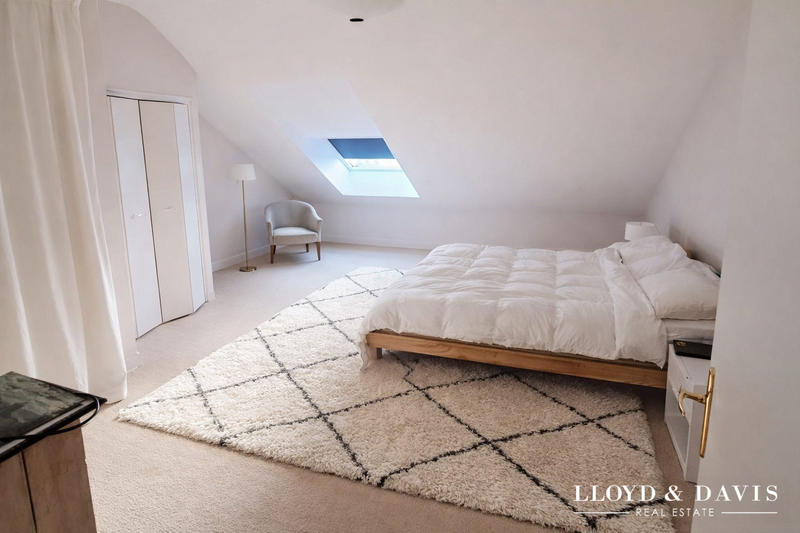 Villa - 237 m² - 8 pièces