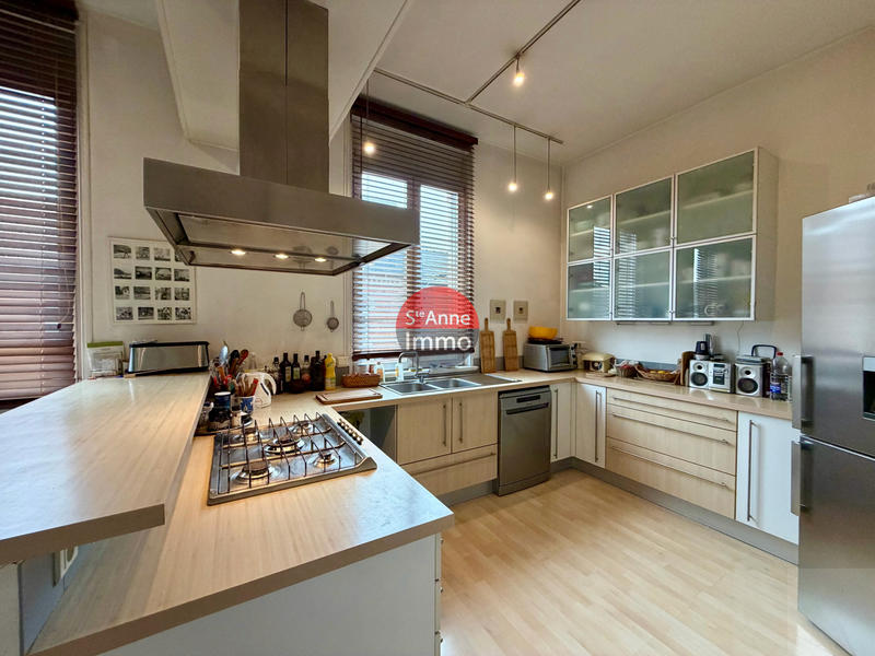 Maison - 260 m² - 10 pièces