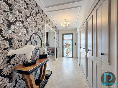 Maison - 250 m² - 8 pièces