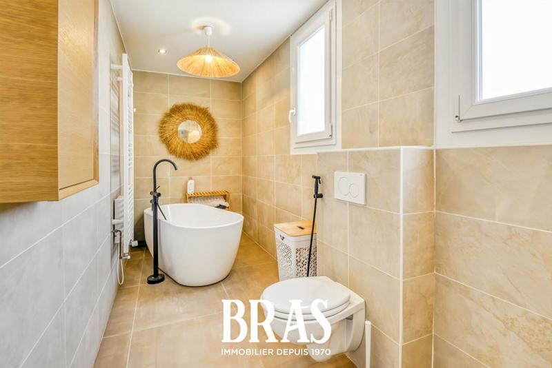 Maison - 150 m² - 8 pièces