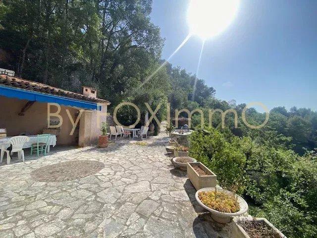 Maison - 220 m² - 5 pièces