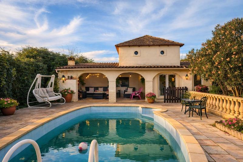 Maison - 290 m² - 8 pièces