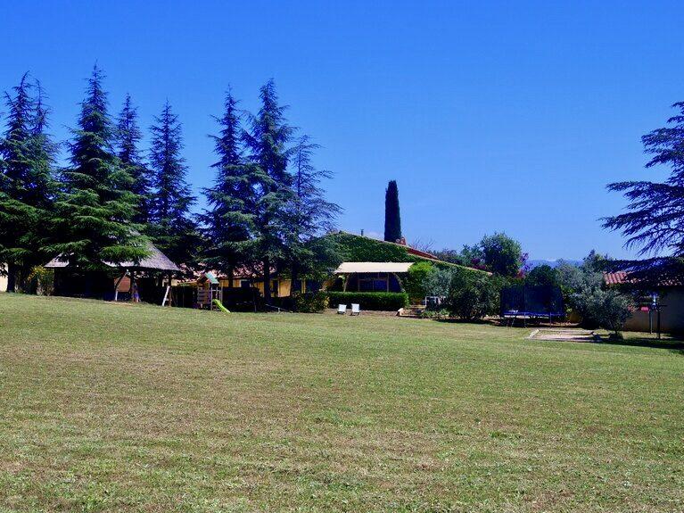 Maison - 335 m² - 12 pièces