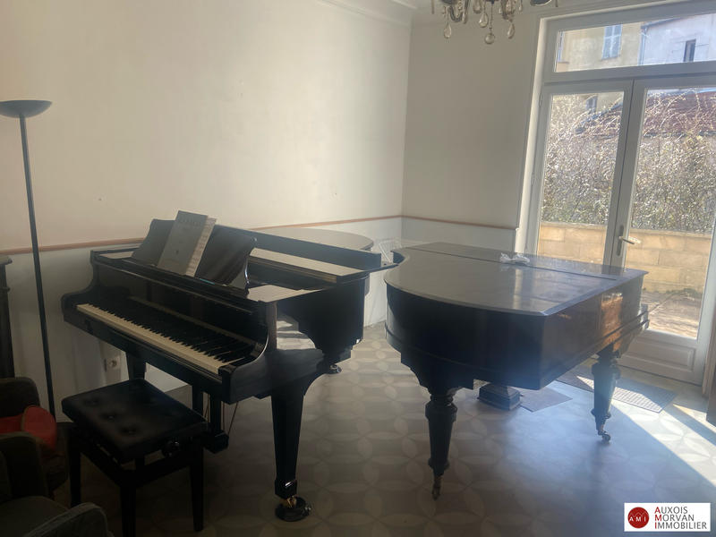 Maison - 208 m² - 12 pièces