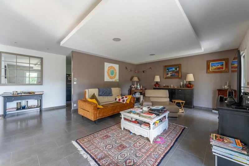 Propriété - 215 m² - 9 pièces