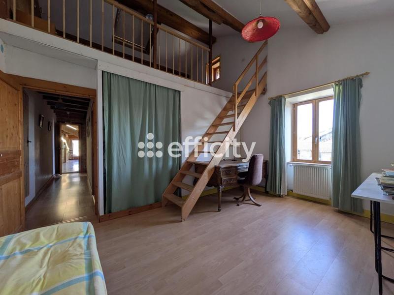 Maison - 374 m² - 10 pièces