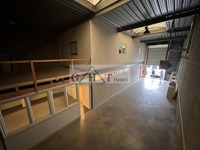 Entrepôt - 220 m²