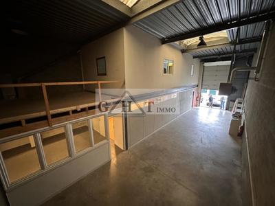 Entrepôt - 220 m²