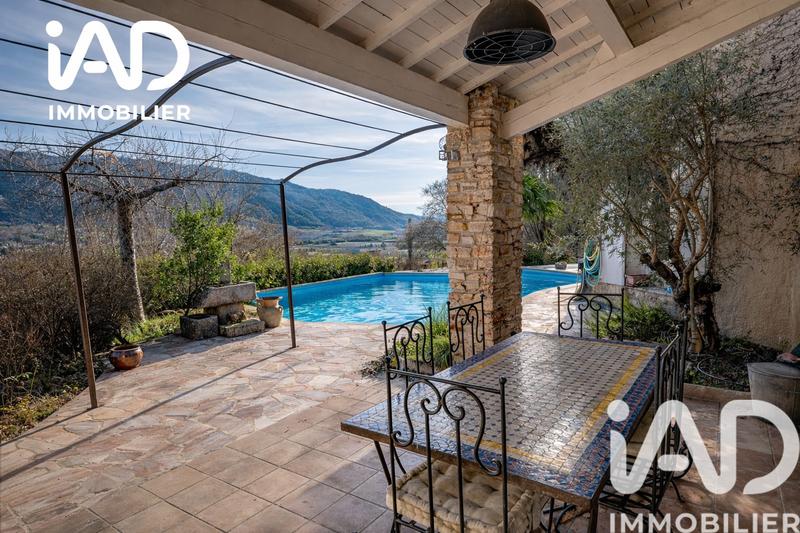 Maison - 250 m² - 5 pièces