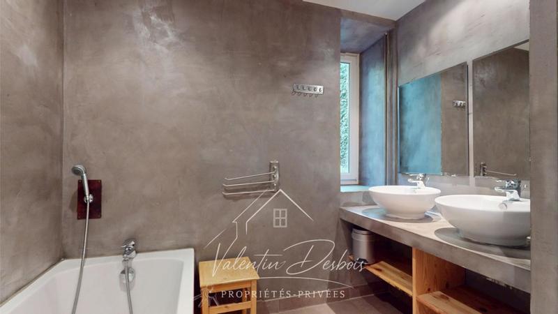 Propriété - 490 m² - 10 pièces