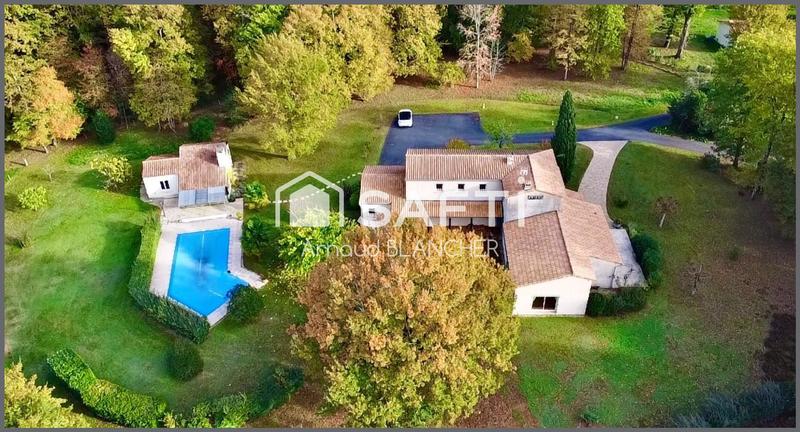 Maison - 288 m² - 10 pièces