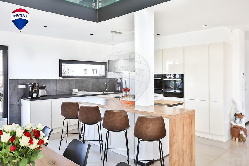 Maison - 348 m² - 7 pièces