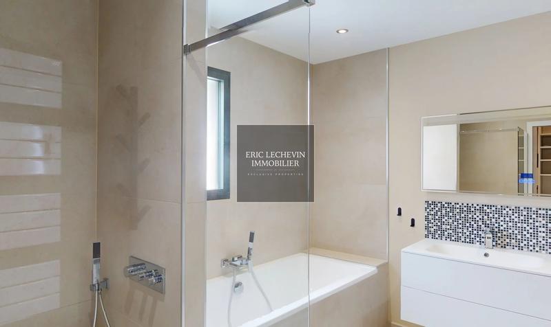 Maison - 180 m² - 8 pièces