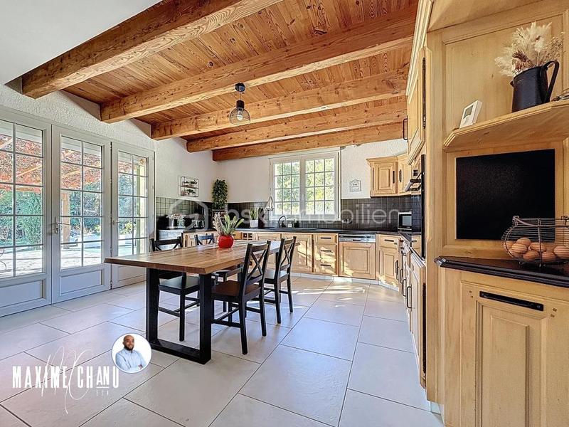 Propriété - 285 m² - 6 pièces