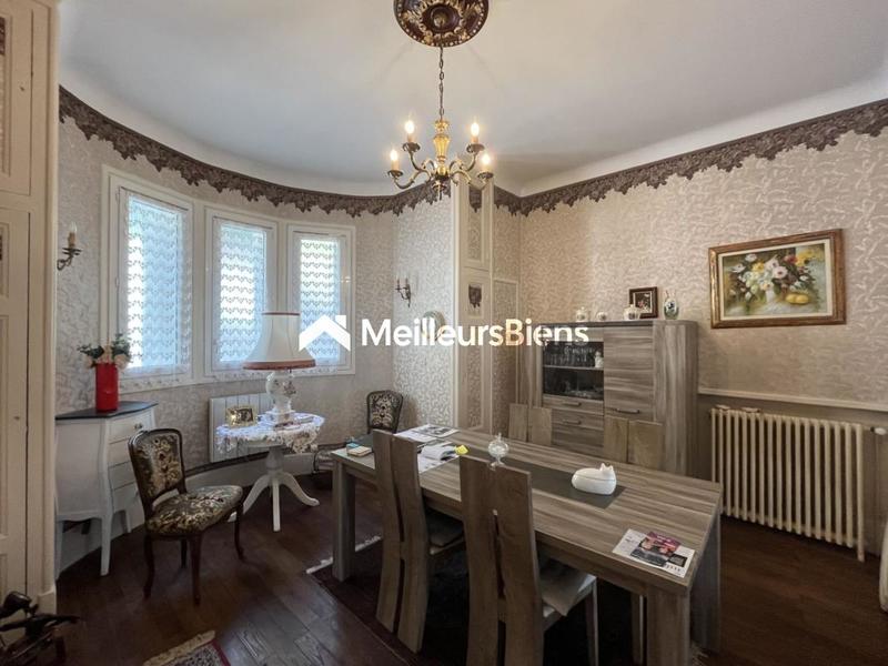 Maison - 250 m² - 8 pièces