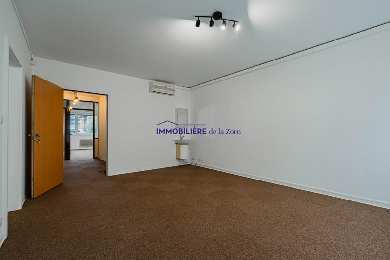 Local commercial - 123 m² - 6 pièces