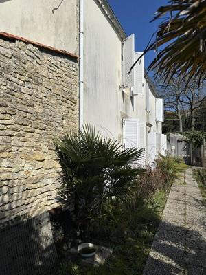 Maison - 213 m² - 9 pièces