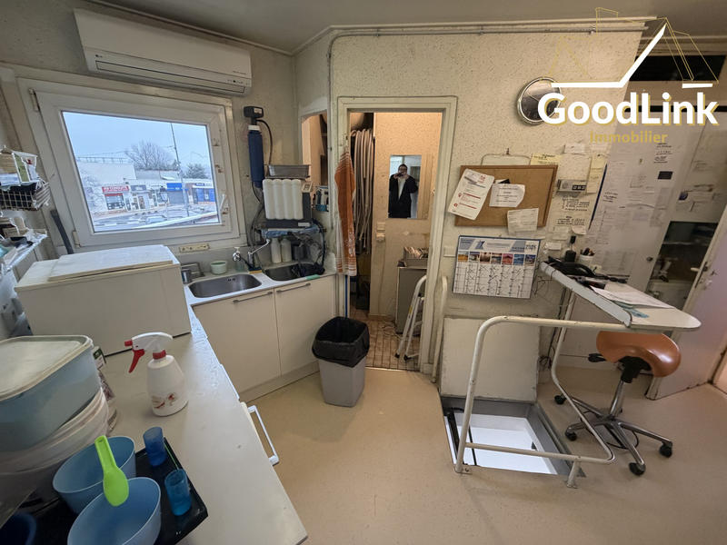 Local d'activités - 142 m²