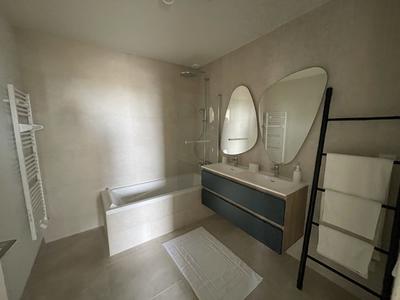 Appartement - 99 m² - 4 pièces