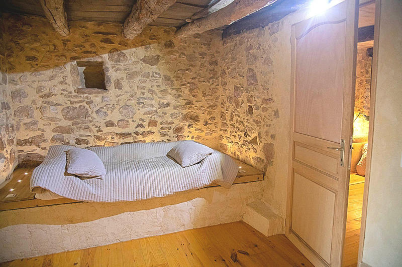 Mas - 668 m² - 27 pièces