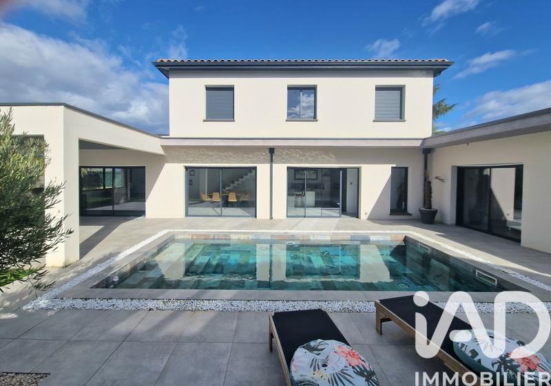 Maison - 230 m² - 9 pièces