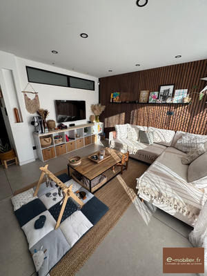 Maison - 90 m² - 4 pièces