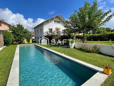 Maison - 200 m² - 8 pièces