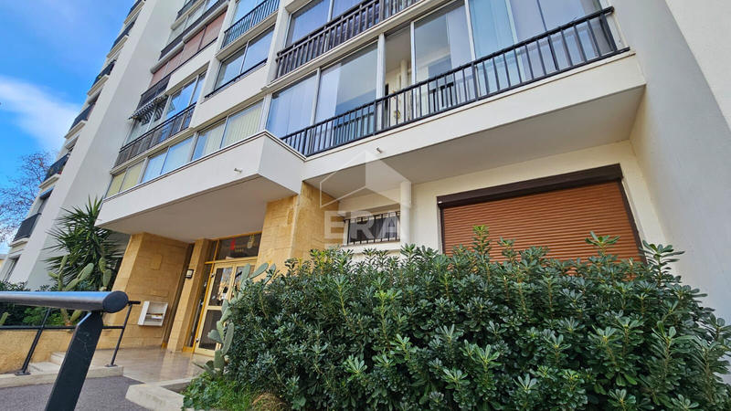 Appartement - 99 m² - 5 pièces