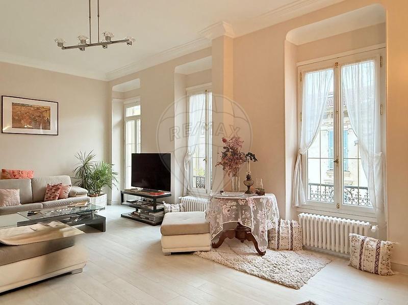 Appartement - 93 m² - 4 pièces