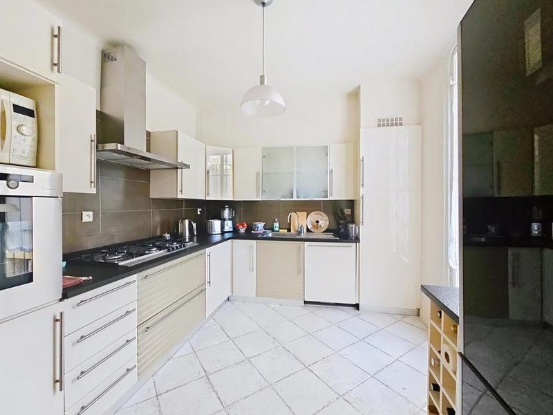 Appartement - 111 m² - 5 pièces