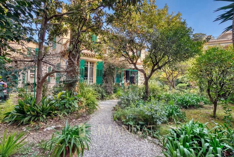 Villa - 200 m² - 8 pièces